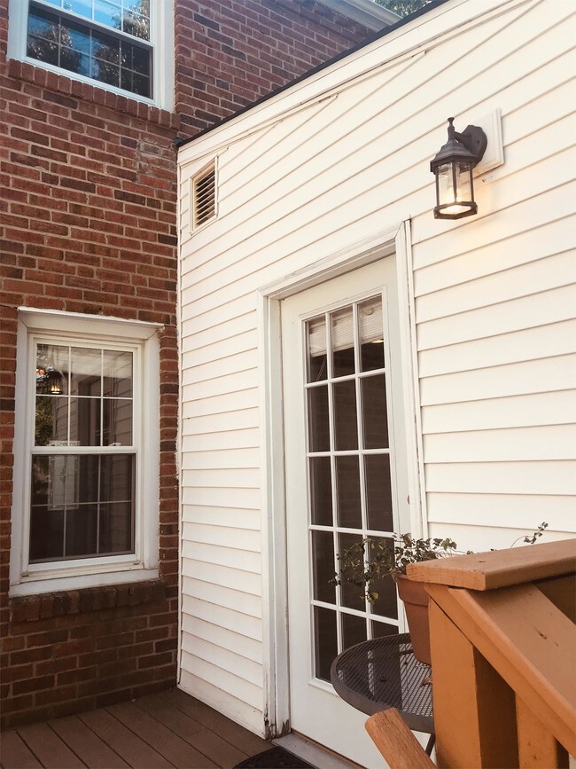 Building Photo - 2604 N Winchester St