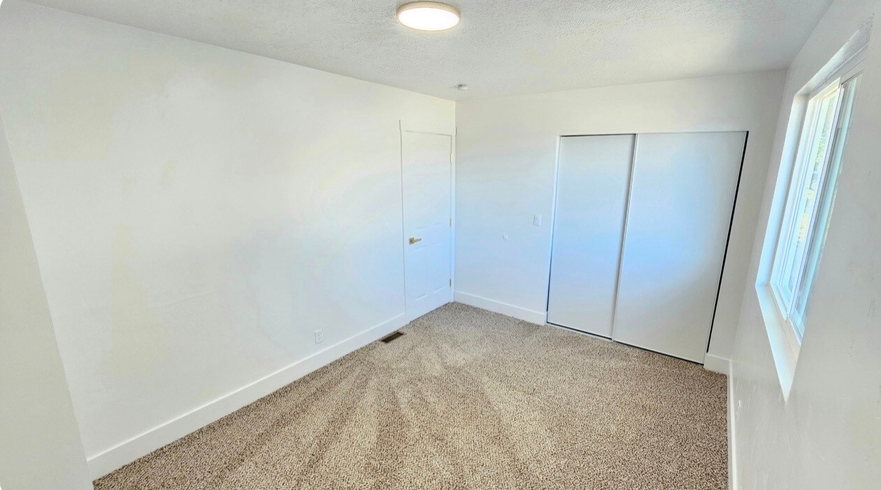 Building Photo - 3797 Armoridge Dr