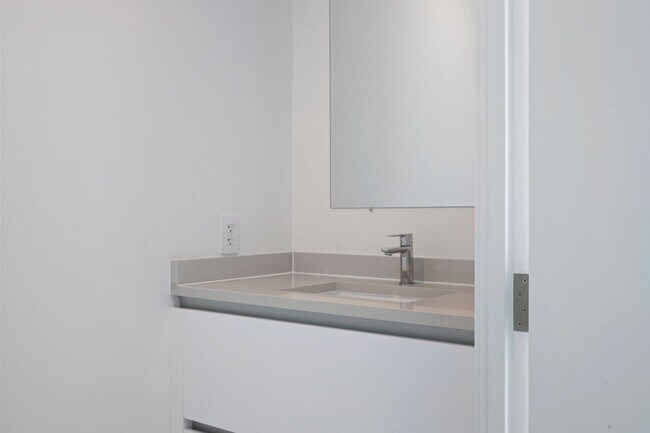 Building Photo - 400 Central Ave