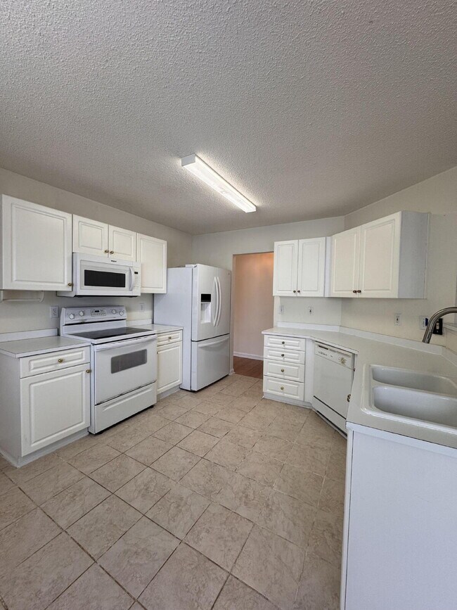 Building Photo - Spacious 3BR Home with Large Fenced Yard – Prime Simpsonville Location!