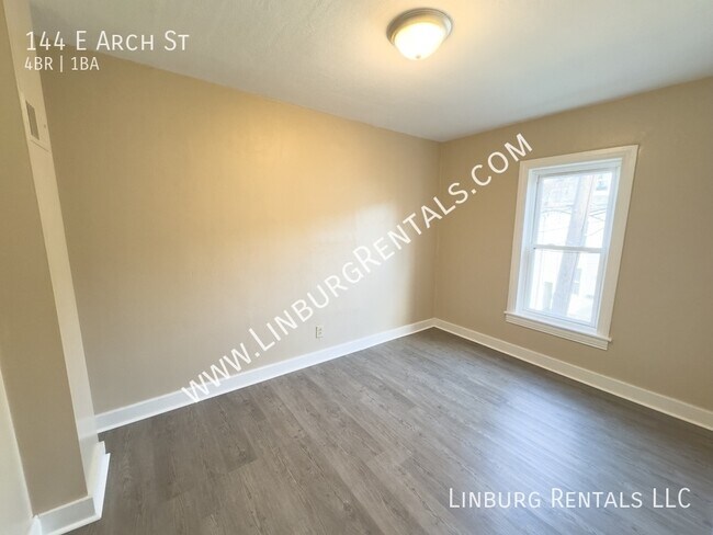 Building Photo - 144 Arch St