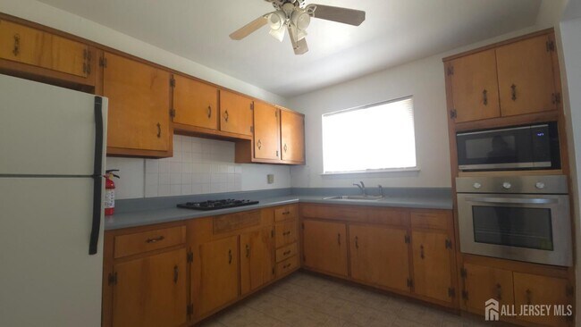 Building Photo - 89 Van Buren Ave