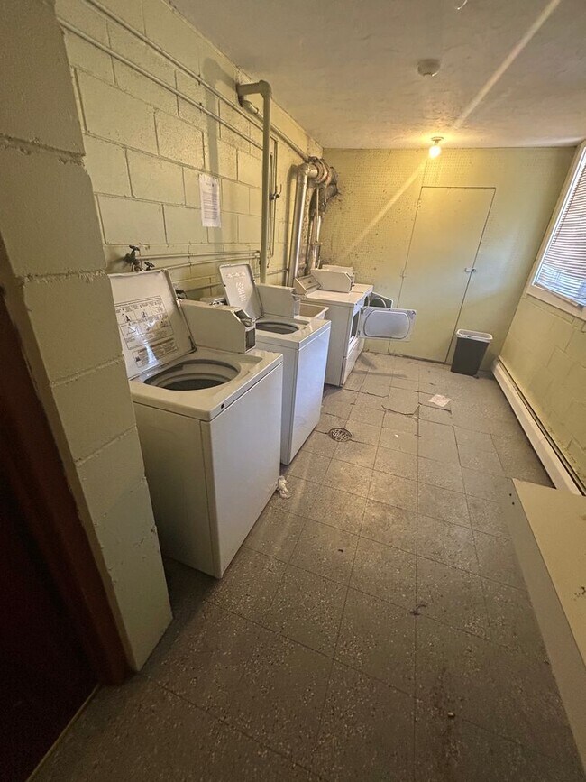 Interior Photo - 1327 7th St SE