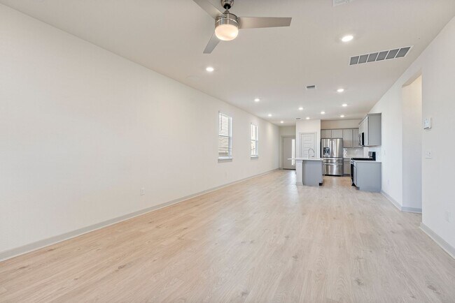Building Photo - Modern comfort meets Austin flavor, 3-bed gem in Northeast ATX!