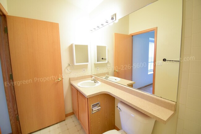 Building Photo - 648 Brewer Dr