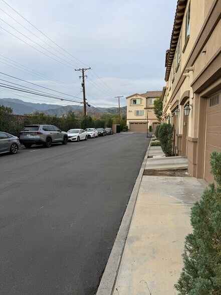 outside garage - 335 N Fenimore Ave