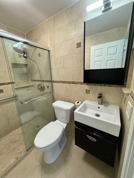 Master Bath - 8434 SW 38th St
