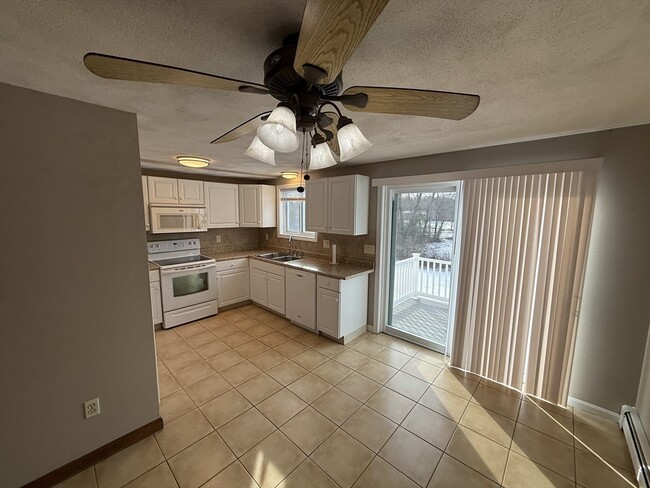 Building Photo - 59 Elm St