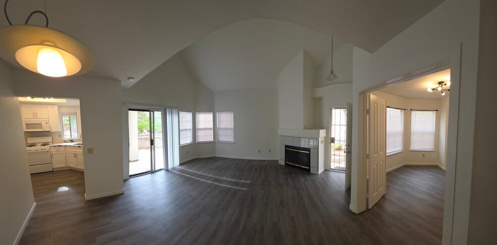Large, open space - 12022 Calle De Montana
