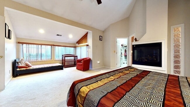 Building Photo - 445 Captain Eames Cir
