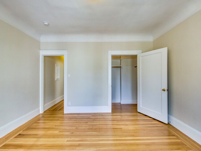Building Photo - TOP FLOOR! LARGE CLOSET! On-Site LAUNDRY! ...