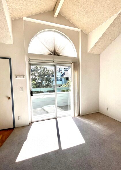 Building Photo - 26758 Claudette St