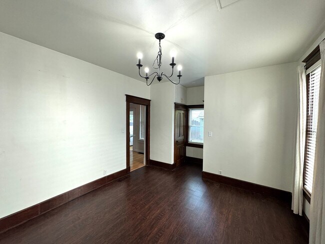 Building Photo - 619 Orange St