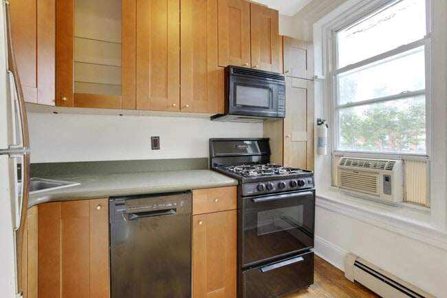 Building Photo - 237 Grove St