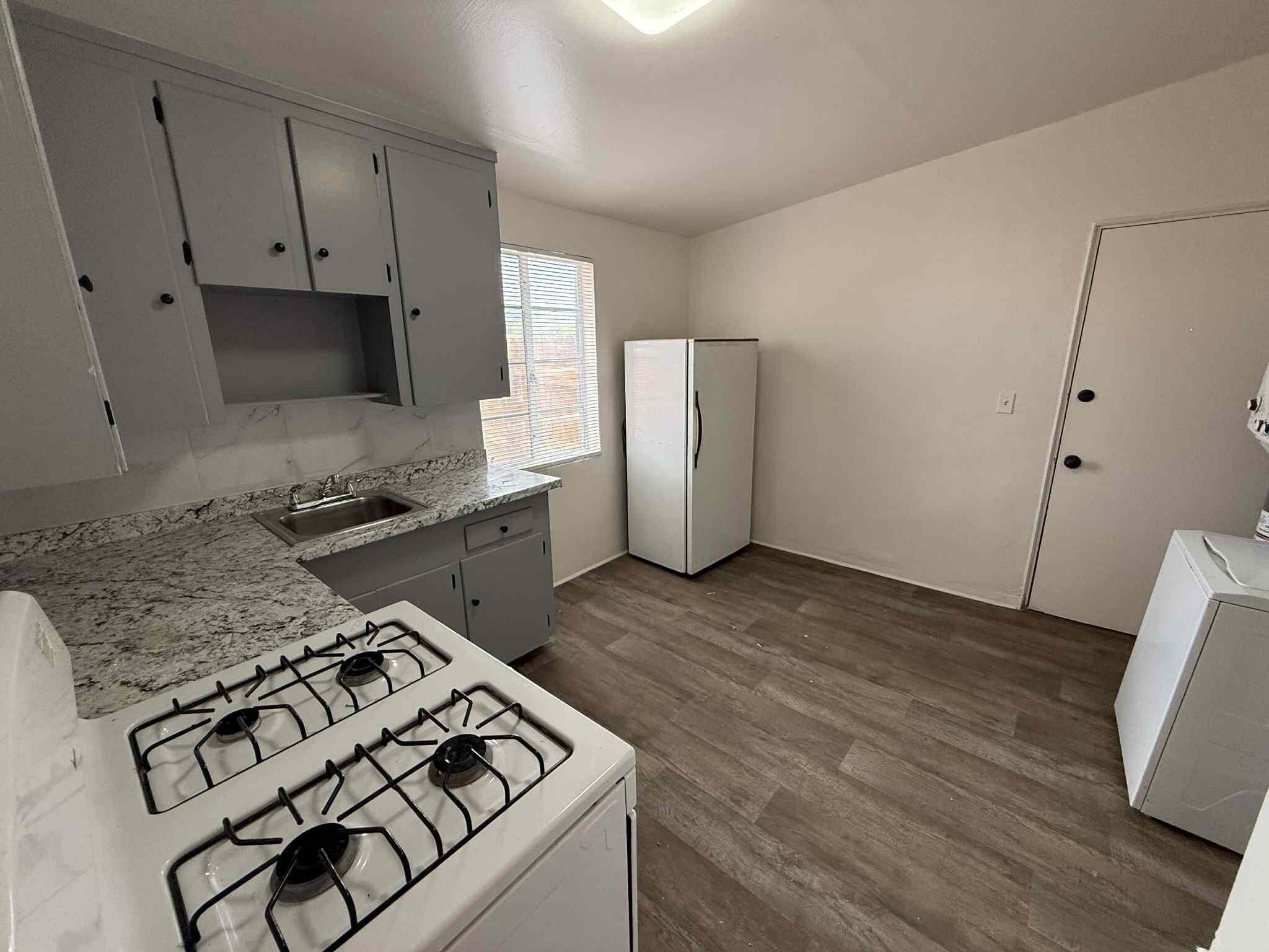 Building Photo - 2702 E Elm St