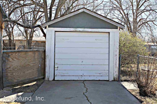 Building Photo - 2 br, 1 bath House - 908 W Summit St.