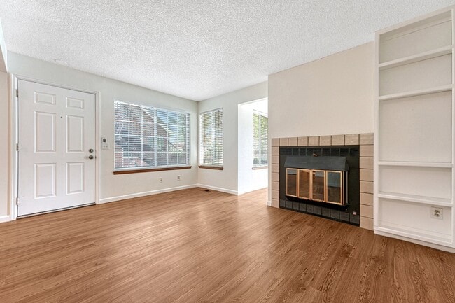 Building Photo - ** MOVE IN SPECIAL** Don't Miss This 1Bed/...
