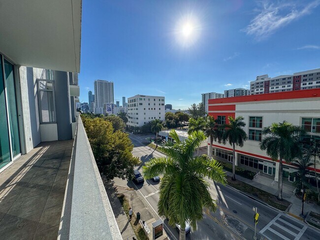 Building Photo - 350 NE 24th St