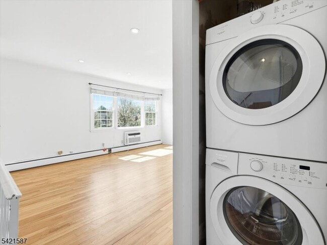 Building Photo - 115 Pitney Pl