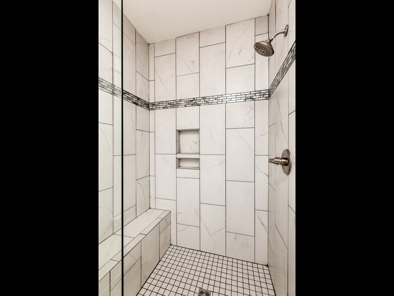 Building Photo - 1447 14th Ave S