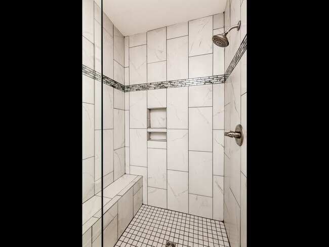 Building Photo - 1447 14th Ave S