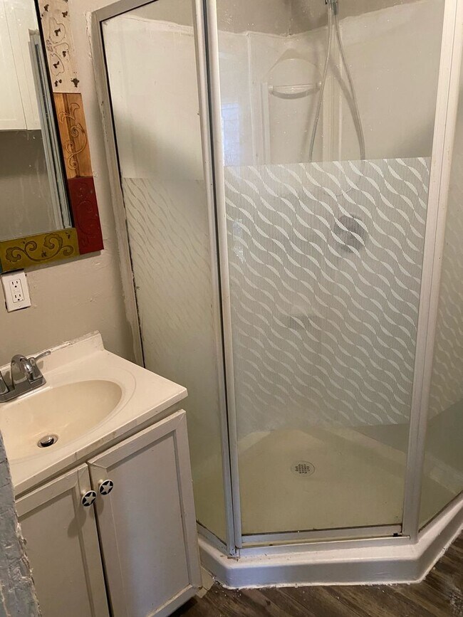 Building Photo - 251-251 1/2 N Fifth St