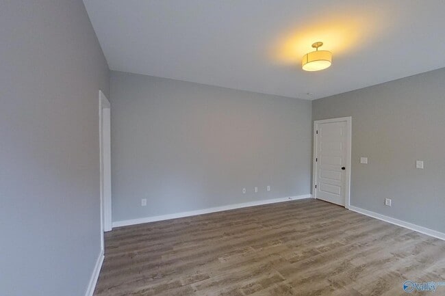 Building Photo - 433 White Oak Cir