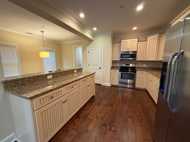 Building Photo - 501 Reserve Ln