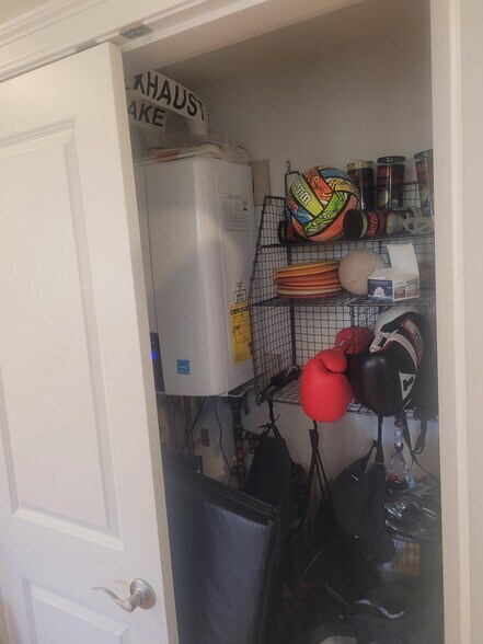 Building Photo - 116 Holland St