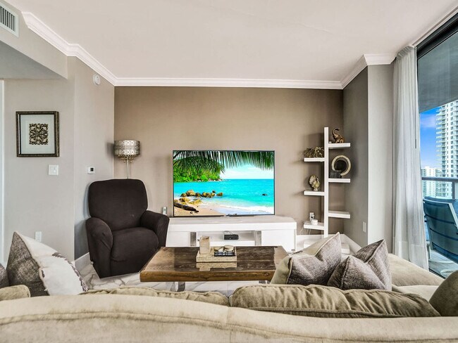 Building Photo - 2602 E Hallandale Beach Blvd