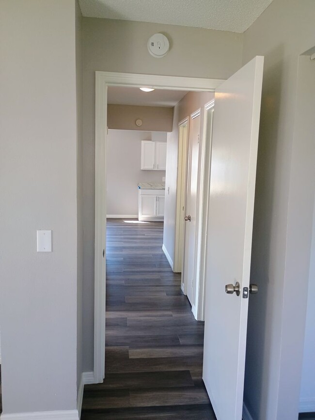 Building Photo - 2 bed 2 bathroom duplex Completely UPDATED!!!