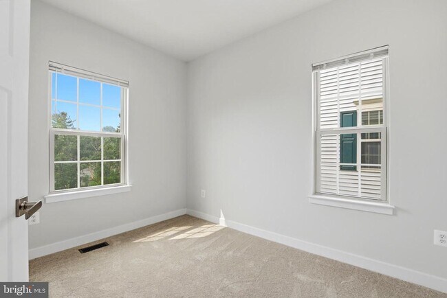 Building Photo - 9623 Tall Oaks Rd