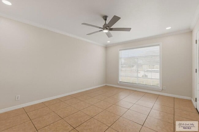 Building Photo - 711 Cisneros St