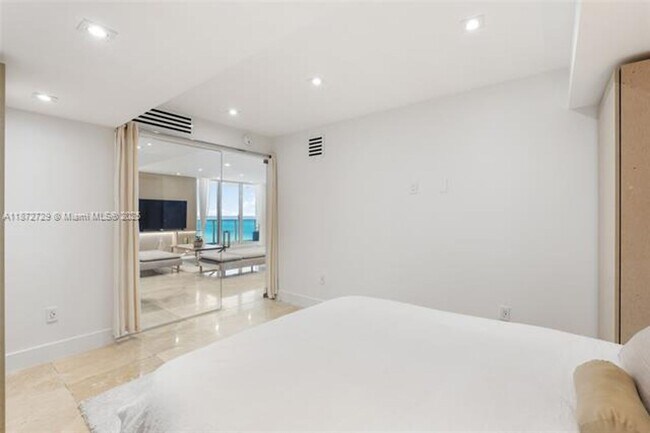 Building Photo - 2301 Collins Ave