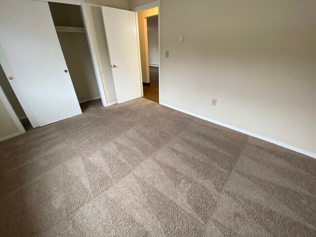 Building Photo - 99 Powers St