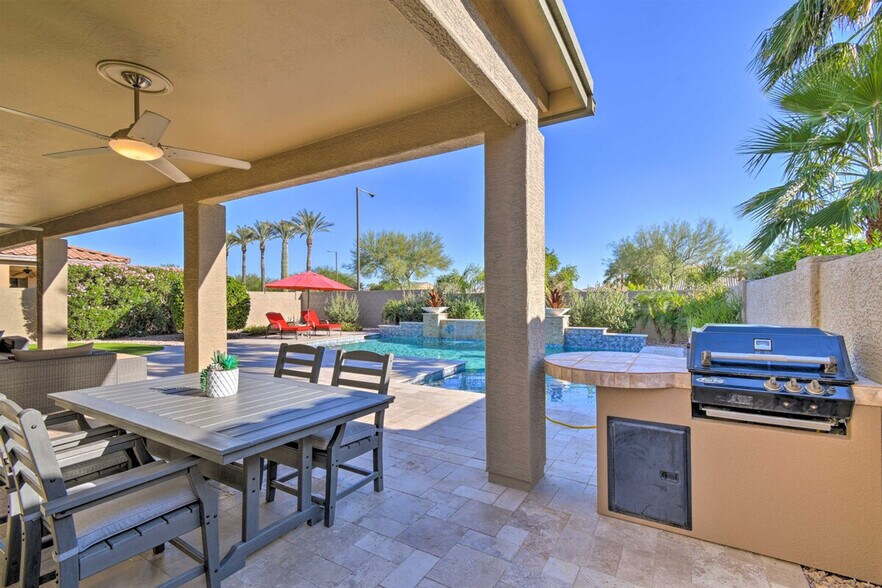 Building Photo - 15999 W Cambridge Ave