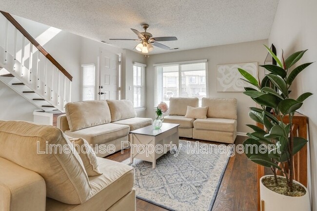 Building Photo - 749 Quesnel Dr