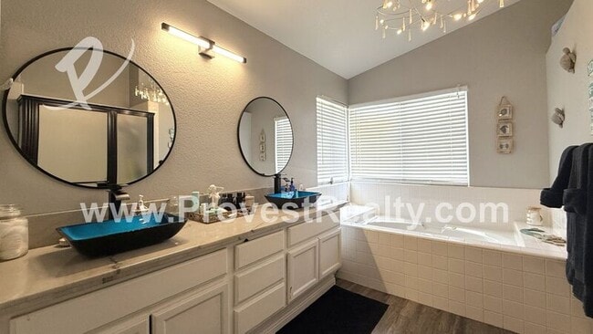 Building Photo - 12988 Claremont Ct