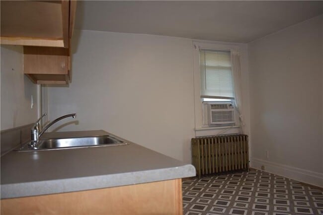 Building Photo - 638 Pittsburgh St