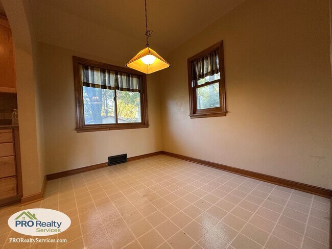 Building Photo - 3 Bedroom House **$1,000.00 off December's Rent with a December 2025 Move In**