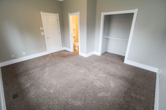 Building Photo - 2108 W Montgomery Ave