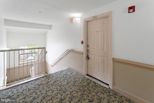 Building Photo - 8921 Town Center Cir