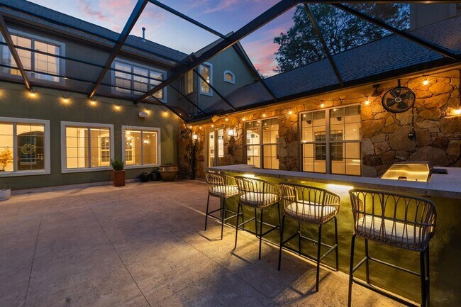 Building Photo - 7228 Oak Shores Dr