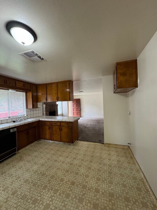 Building Photo - 4056