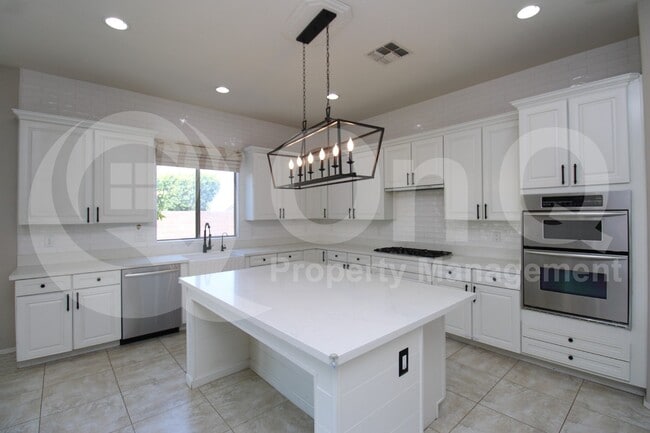 Building Photo - 12908 W Sierra Vista Dr