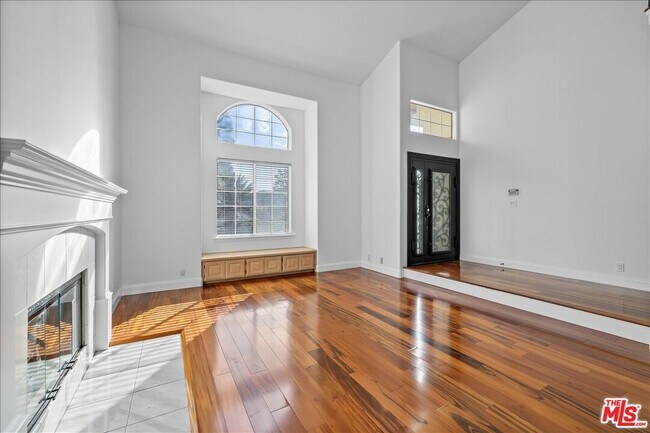 Building Photo - 1561 3rd St