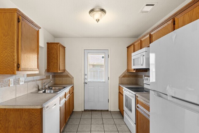 Building Photo - 1405 Chips Dr