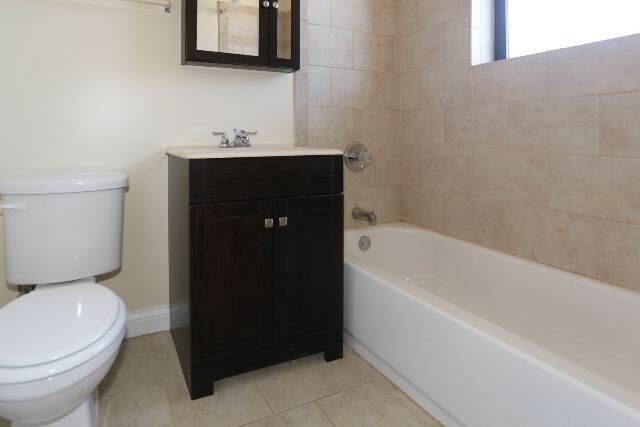 Building Photo - 4329 N Wolcott Ave