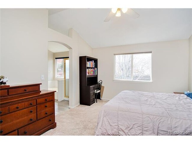 Building Photo - Beautiful single family home with 4 bed an...
