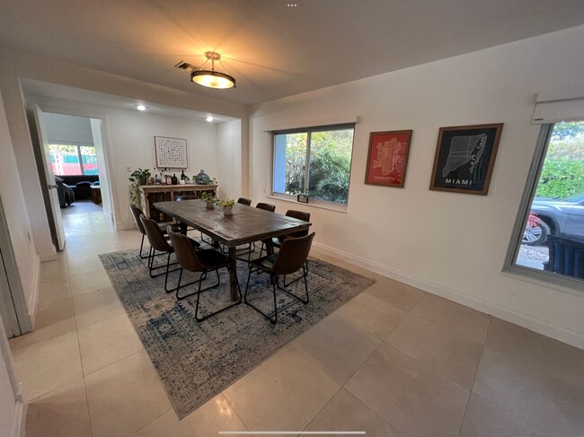 Building Photo - 9840 SW 69th Ave